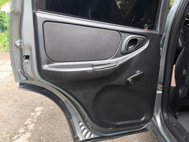 Серый Шевроле Нива, объемом двигателя 1.7 л и пробегом 86 тыс. км за 7800 $, фото 13 на Automoto.ua