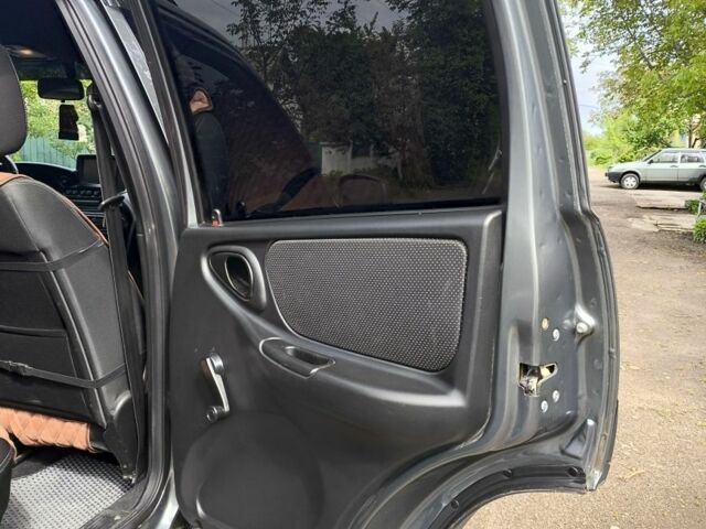 Серый Шевроле Нива, объемом двигателя 1.7 л и пробегом 86 тыс. км за 7800 $, фото 18 на Automoto.ua