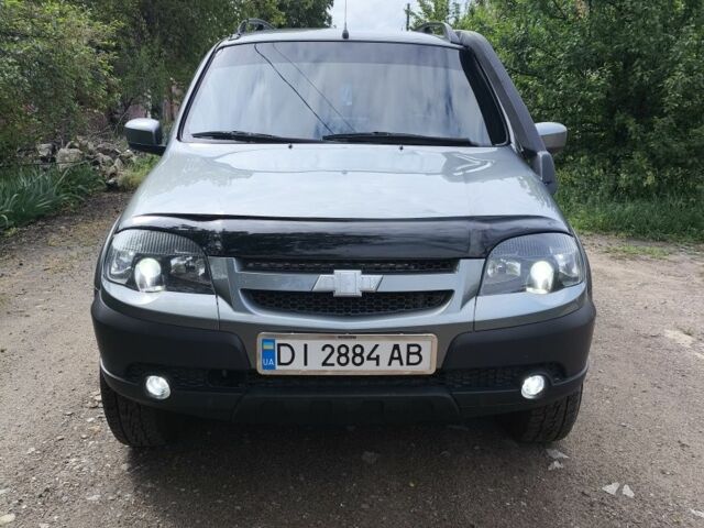 Серый Шевроле Нива, объемом двигателя 1.7 л и пробегом 86 тыс. км за 7800 $, фото 1 на Automoto.ua