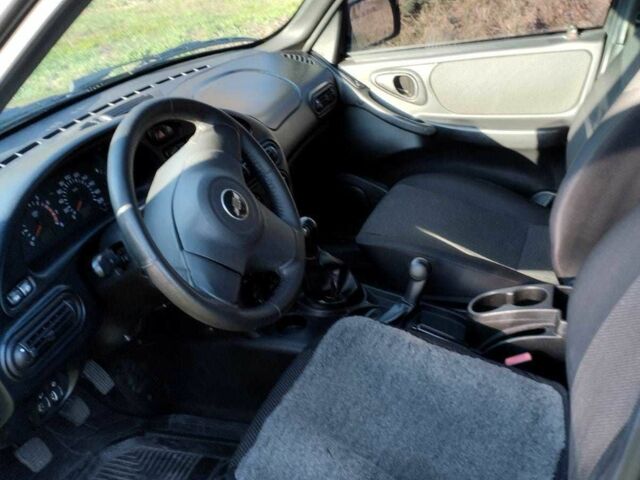 Синий Шевроле Нива, объемом двигателя 1.7 л и пробегом 187 тыс. км за 7300 $, фото 14 на Automoto.ua