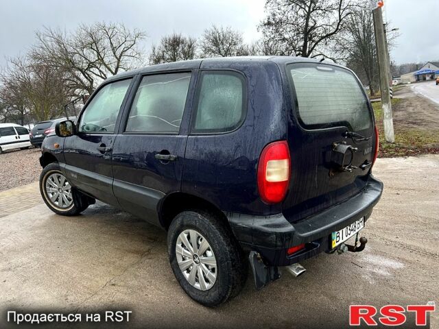 Синий Шевроле Нива, объемом двигателя 1.7 л и пробегом 170 тыс. км за 2450 $, фото 4 на Automoto.ua