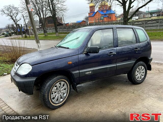 Синий Шевроле Нива, объемом двигателя 1.7 л и пробегом 170 тыс. км за 2450 $, фото 2 на Automoto.ua