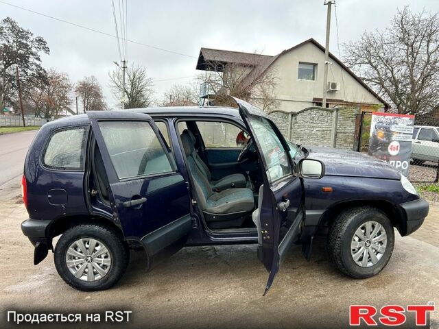 Синий Шевроле Нива, объемом двигателя 1.7 л и пробегом 170 тыс. км за 2450 $, фото 6 на Automoto.ua