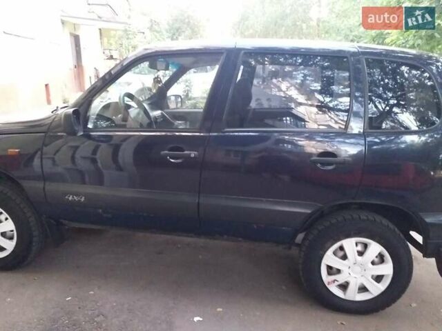 Синий Шевроле Нива, объемом двигателя 1.69 л и пробегом 160 тыс. км за 3800 $, фото 3 на Automoto.ua