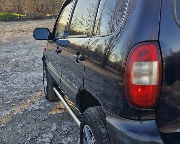 Синий Шевроле Нива, объемом двигателя 1.7 л и пробегом 145 тыс. км за 3500 $, фото 13 на Automoto.ua