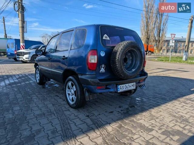 Синий Шевроле Нива, объемом двигателя 1.7 л и пробегом 244 тыс. км за 2300 $, фото 5 на Automoto.ua