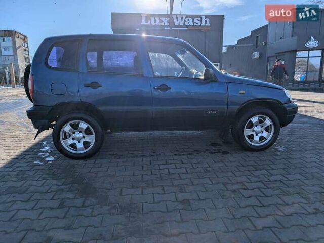 Синий Шевроле Нива, объемом двигателя 1.7 л и пробегом 244 тыс. км за 2300 $, фото 6 на Automoto.ua
