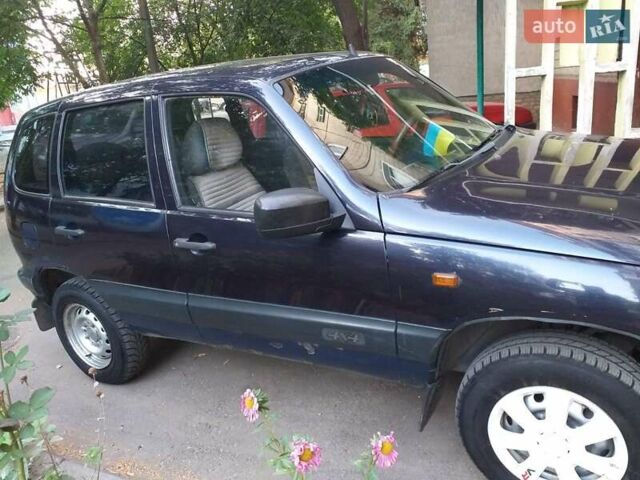 Синий Шевроле Нива, объемом двигателя 1.69 л и пробегом 160 тыс. км за 3800 $, фото 2 на Automoto.ua