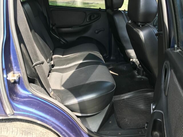 Синий Шевроле Нива, объемом двигателя 1.7 л и пробегом 35 тыс. км за 5000 $, фото 4 на Automoto.ua