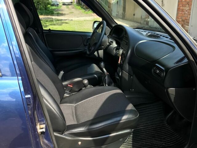 Синий Шевроле Нива, объемом двигателя 1.7 л и пробегом 35 тыс. км за 5000 $, фото 5 на Automoto.ua