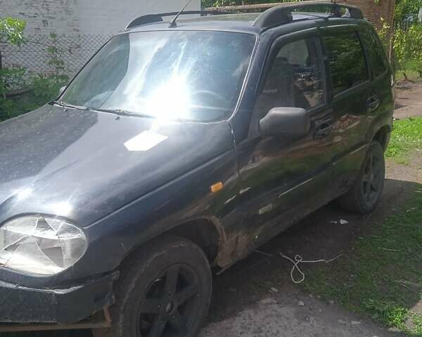 Синий Шевроле Нива, объемом двигателя 1.7 л и пробегом 179 тыс. км за 3200 $, фото 2 на Automoto.ua