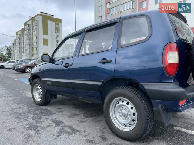 Синий Шевроле Нива, объемом двигателя 1.69 л и пробегом 239 тыс. км за 3600 $, фото 2 на Automoto.ua