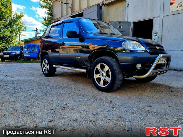 Синий Шевроле Нива, объемом двигателя 1.7 л и пробегом 282 тыс. км за 3999 $, фото 2 на Automoto.ua