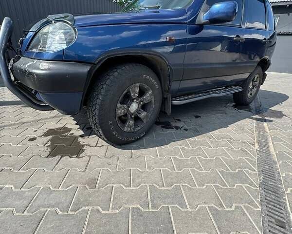 Синий Шевроле Нива, объемом двигателя 1.69 л и пробегом 233 тыс. км за 4200 $, фото 6 на Automoto.ua