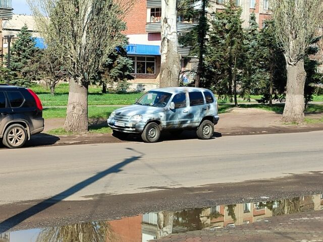 Синий Шевроле Нива, объемом двигателя 1.7 л и пробегом 196 тыс. км за 1200 $, фото 2 на Automoto.ua