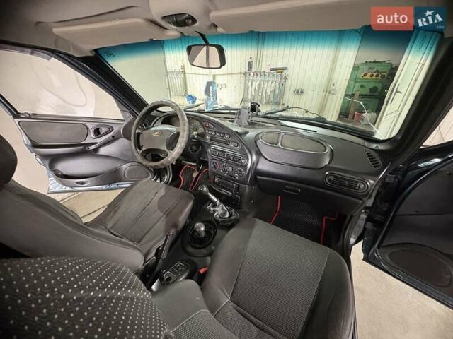 Синий Шевроле Нива, объемом двигателя 1.69 л и пробегом 531 тыс. км за 3500 $, фото 8 на Automoto.ua