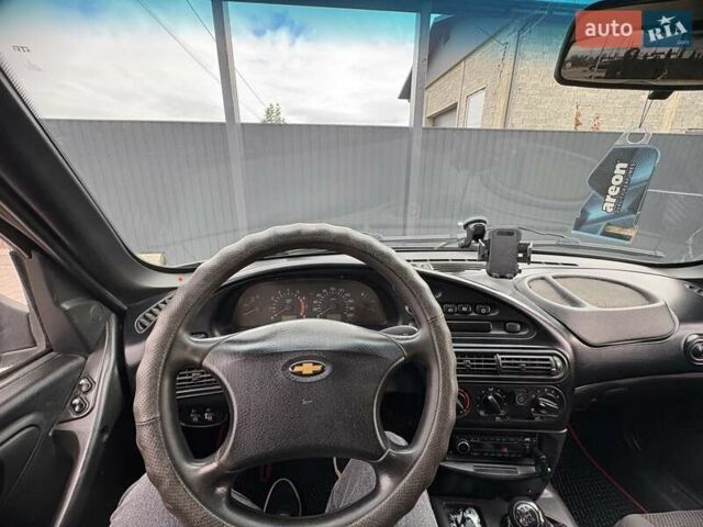 Синий Шевроле Нива, объемом двигателя 1.69 л и пробегом 531 тыс. км за 3500 $, фото 9 на Automoto.ua