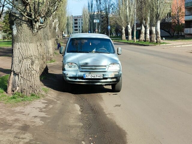 Синий Шевроле Нива, объемом двигателя 1.7 л и пробегом 196 тыс. км за 1200 $, фото 1 на Automoto.ua
