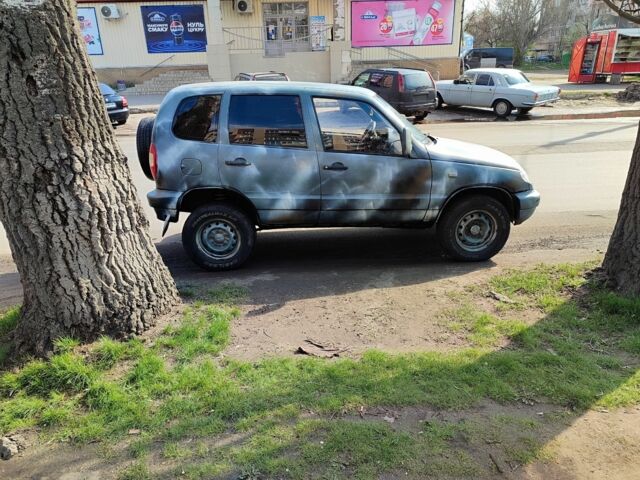 Синий Шевроле Нива, объемом двигателя 1.7 л и пробегом 196 тыс. км за 1200 $, фото 3 на Automoto.ua