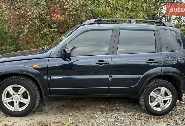 Шевроле Нива 2010 у Чернівцях на Automoto.ua Синій Шевроле Нива, об'ємом двигуна 1.69 л та пробігом 146 тис. км за 4800 $, фото 3 на Automoto.ua