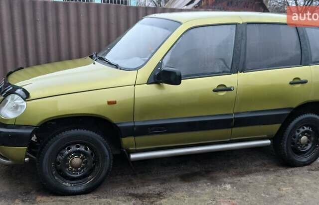 Зеленый Шевроле Нива, объемом двигателя 1.7 л и пробегом 315 тыс. км за 4500 $, фото 6 на Automoto.ua