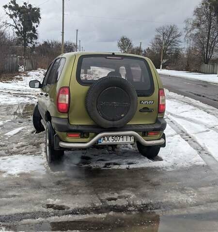 Зеленый Шевроле Нива, объемом двигателя 1.7 л и пробегом 315 тыс. км за 4500 $, фото 4 на Automoto.ua