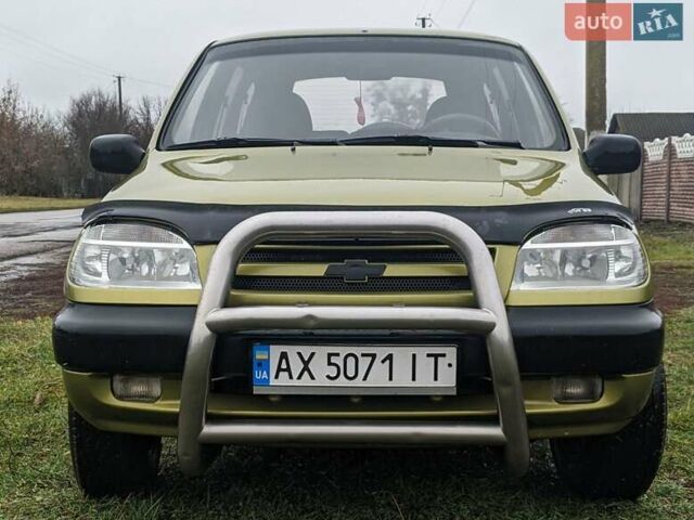 Зеленый Шевроле Нива, объемом двигателя 1.7 л и пробегом 315 тыс. км за 4500 $, фото 5 на Automoto.ua