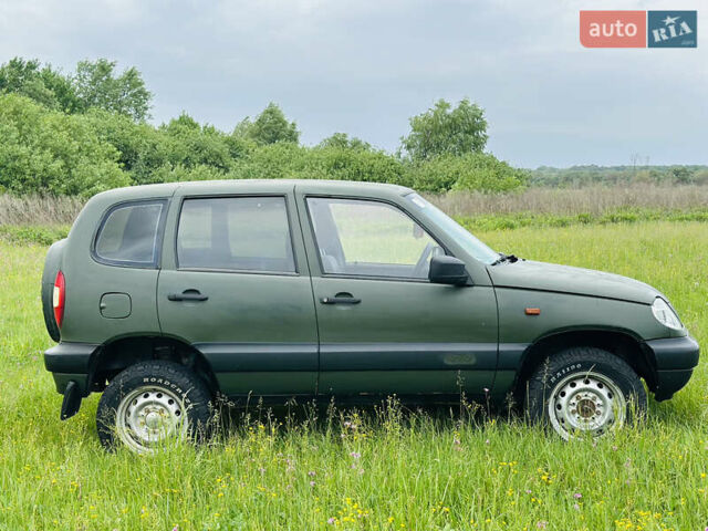 Зеленый Шевроле Нива, объемом двигателя 1.69 л и пробегом 136 тыс. км за 3200 $, фото 2 на Automoto.ua
