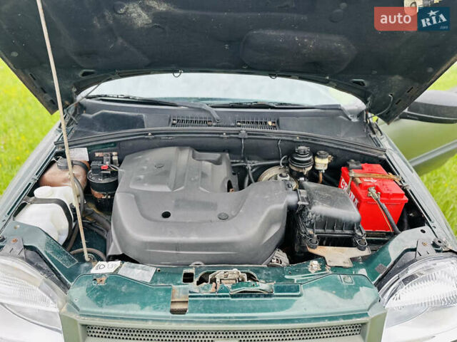 Зеленый Шевроле Нива, объемом двигателя 1.69 л и пробегом 136 тыс. км за 3200 $, фото 5 на Automoto.ua