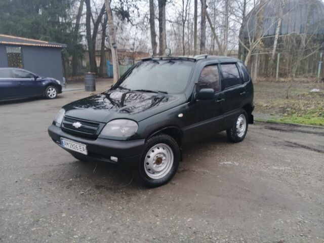 Зеленый Шевроле Нива, объемом двигателя 1.7 л и пробегом 233 тыс. км за 3000 $, фото 6 на Automoto.ua