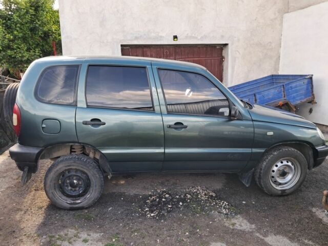 Зелений Шевроле Нива, об'ємом двигуна 1.7 л та пробігом 220 тис. км за 2999 $, фото 5 на Automoto.ua