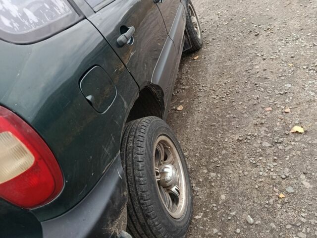 Зелений Шевроле Нива, об'ємом двигуна 0 л та пробігом 195 тис. км за 2700 $, фото 2 на Automoto.ua