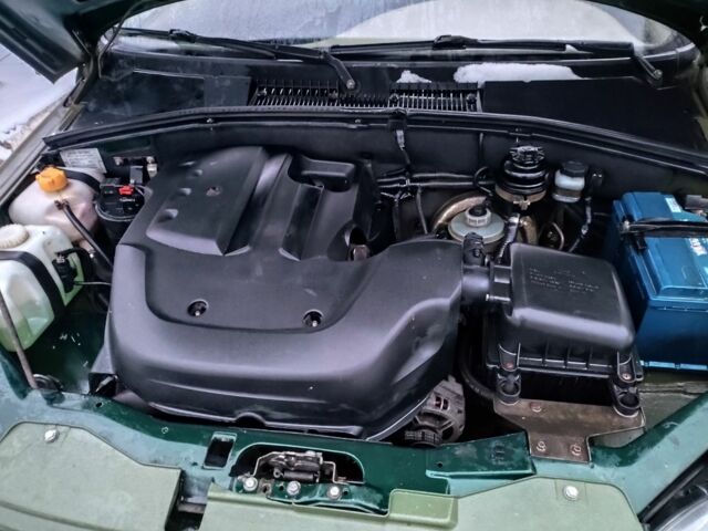 Зеленый Шевроле Нива, объемом двигателя 1.7 л и пробегом 310 тыс. км за 4000 $, фото 3 на Automoto.ua