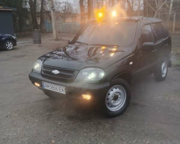 Зеленый Шевроле Нива, объемом двигателя 1.7 л и пробегом 233 тыс. км за 3000 $, фото 7 на Automoto.ua
