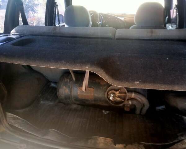 Зеленый Шевроле Нива, объемом двигателя 1.69 л и пробегом 244 тыс. км за 3200 $, фото 7 на Automoto.ua