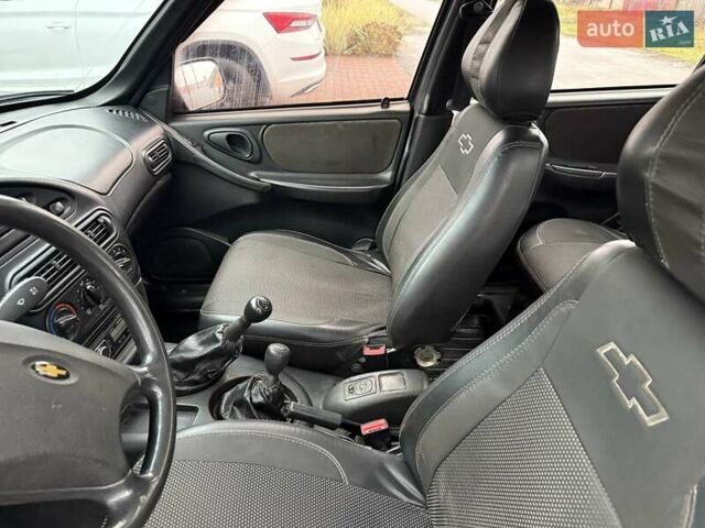 Зеленый Шевроле Нива, объемом двигателя 1.69 л и пробегом 260 тыс. км за 4000 $, фото 9 на Automoto.ua