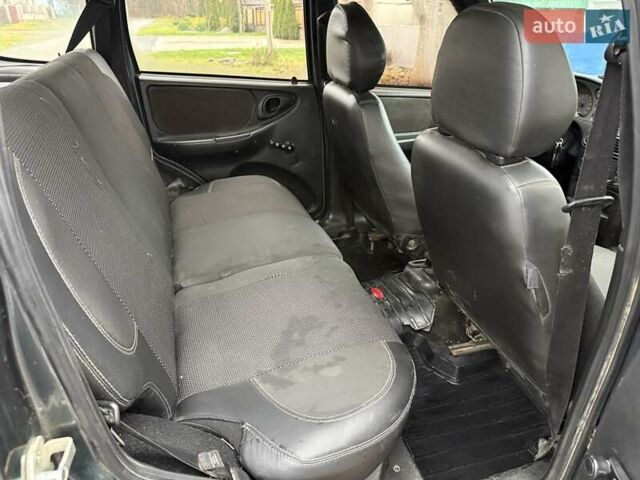 Зеленый Шевроле Нива, объемом двигателя 1.69 л и пробегом 260 тыс. км за 4000 $, фото 6 на Automoto.ua