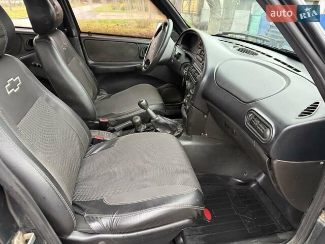 Зеленый Шевроле Нива, объемом двигателя 1.69 л и пробегом 260 тыс. км за 4000 $, фото 8 на Automoto.ua