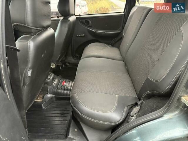Зеленый Шевроле Нива, объемом двигателя 1.69 л и пробегом 260 тыс. км за 4000 $, фото 7 на Automoto.ua