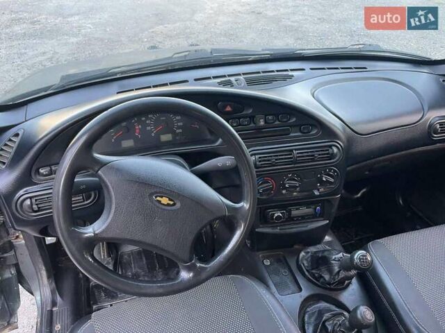 Зеленый Шевроле Нива, объемом двигателя 1.69 л и пробегом 200 тыс. км за 3800 $, фото 6 на Automoto.ua