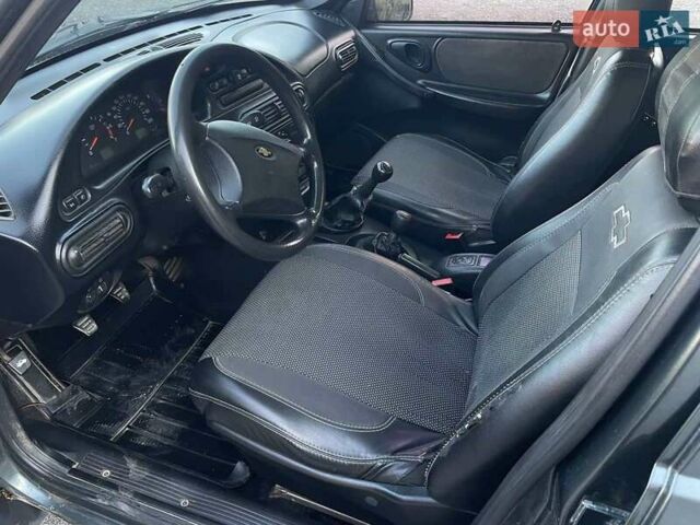 Зеленый Шевроле Нива, объемом двигателя 1.69 л и пробегом 200 тыс. км за 3800 $, фото 5 на Automoto.ua