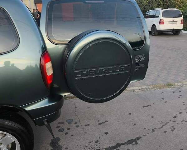 Зеленый Шевроле Нива, объемом двигателя 1.69 л и пробегом 88 тыс. км за 5800 $, фото 6 на Automoto.ua