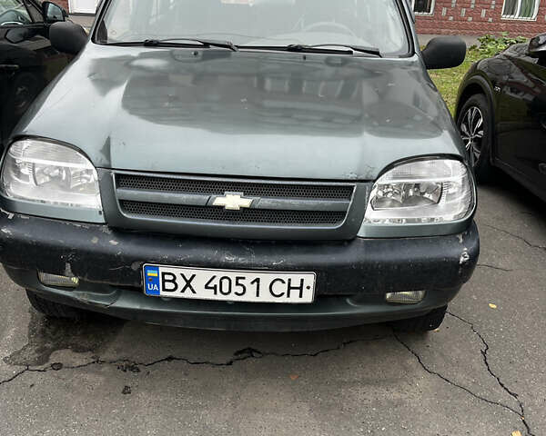 Зеленый Шевроле Нива, объемом двигателя 1.69 л и пробегом 250 тыс. км за 2000 $, фото 3 на Automoto.ua