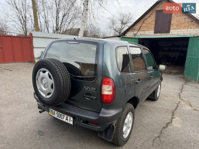 Зелений Шевроле Нива, об'ємом двигуна 1.7 л та пробігом 44 тис. км за 6000 $, фото 4 на Automoto.ua
