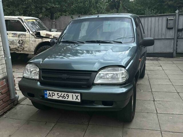 Зеленый Шевроле Нива, объемом двигателя 1.7 л и пробегом 230 тыс. км за 3335 $, фото 5 на Automoto.ua
