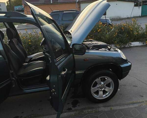 Зеленый Шевроле Нива, объемом двигателя 1.69 л и пробегом 88 тыс. км за 5800 $, фото 3 на Automoto.ua