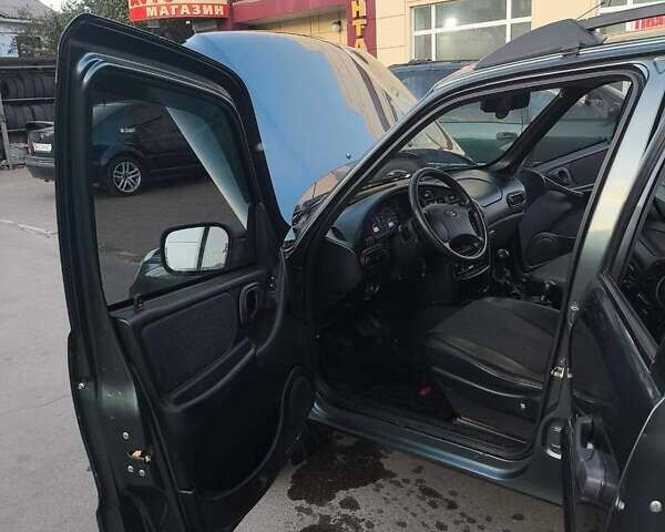 Зеленый Шевроле Нива, объемом двигателя 1.69 л и пробегом 88 тыс. км за 5800 $, фото 8 на Automoto.ua