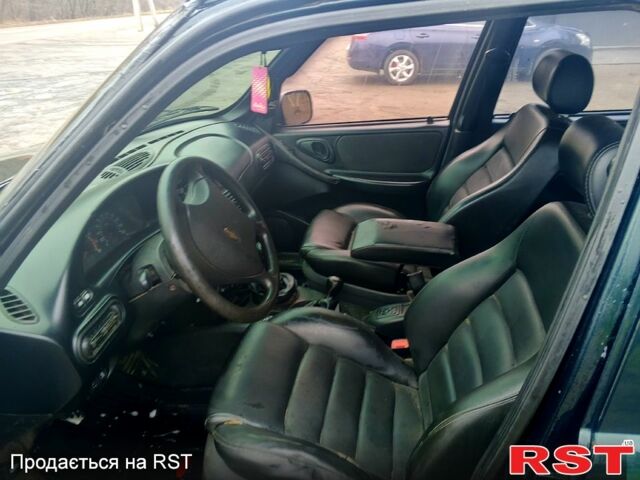 Зеленый Шевроле Нива, объемом двигателя 1.7 л и пробегом 227 тыс. км за 3000 $, фото 2 на Automoto.ua