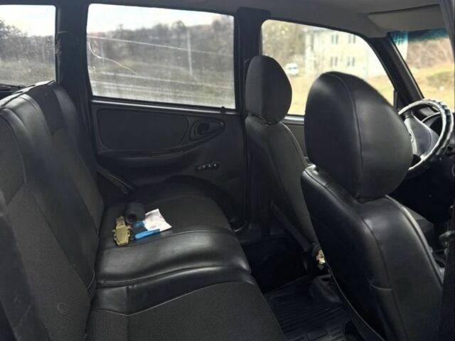 Зеленый Шевроле Нива, объемом двигателя 1.7 л и пробегом 127 тыс. км за 2200 $, фото 4 на Automoto.ua