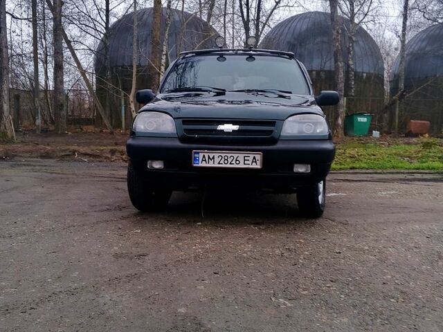 Зеленый Шевроле Нива, объемом двигателя 1.7 л и пробегом 227 тыс. км за 3000 $, фото 9 на Automoto.ua